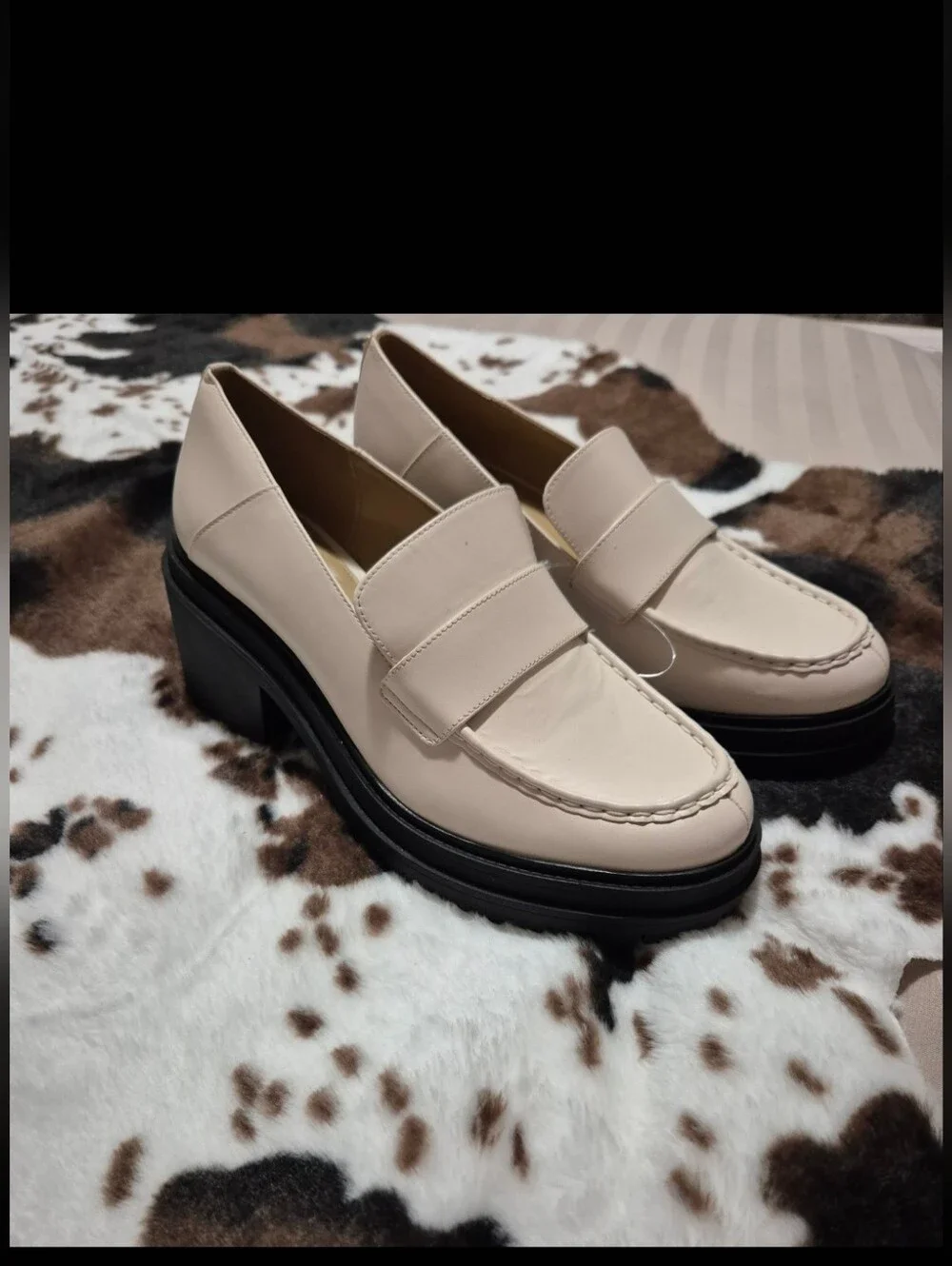Michael Kors Beige Platform Rocco Loafers..Size:10M